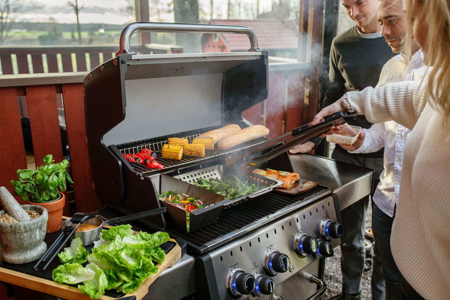 Broil King Baron™ S 490 IR mit Infrarotseitenbrenner und Drehspieß