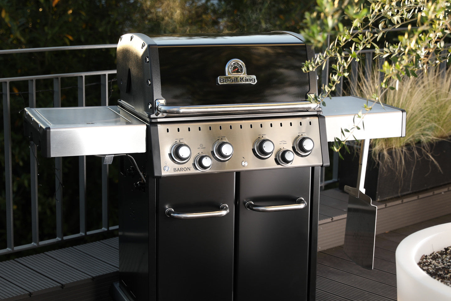 Broil King Baron™ 490 mit Spießbratenbrenner