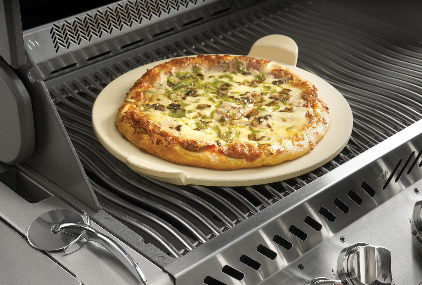 PRO Pizzastein (Ø38cm-Auflagefläche) mit Pizzaschneider